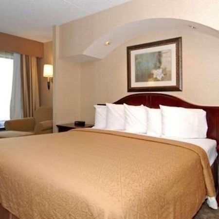 Quality Inn & Suites Bensalem Δωμάτιο φωτογραφία