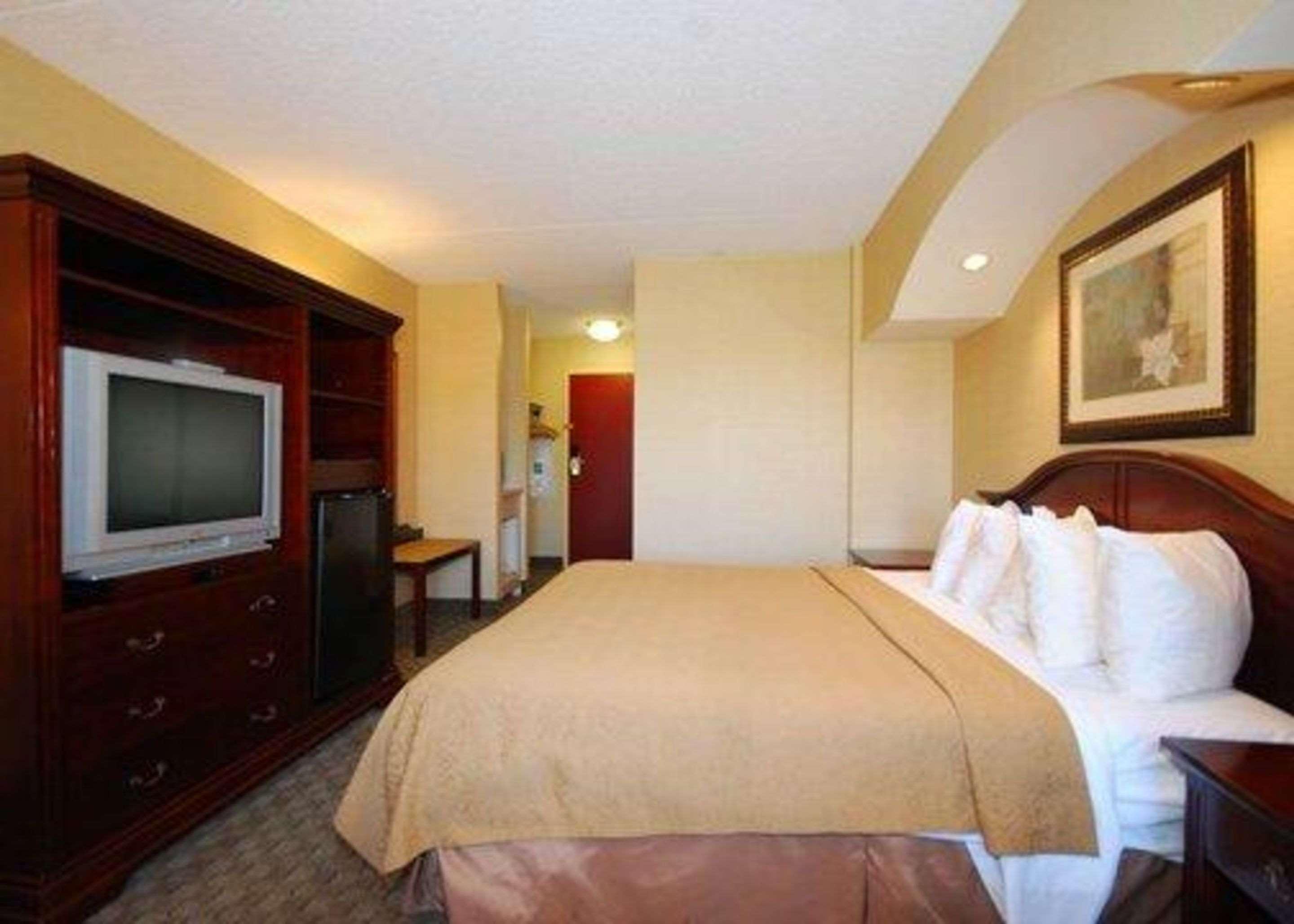 Quality Inn & Suites Bensalem Εξωτερικό φωτογραφία