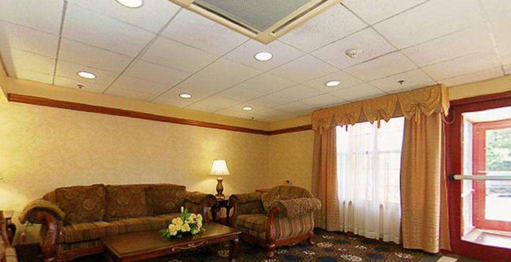 Quality Inn & Suites Bensalem Εξωτερικό φωτογραφία