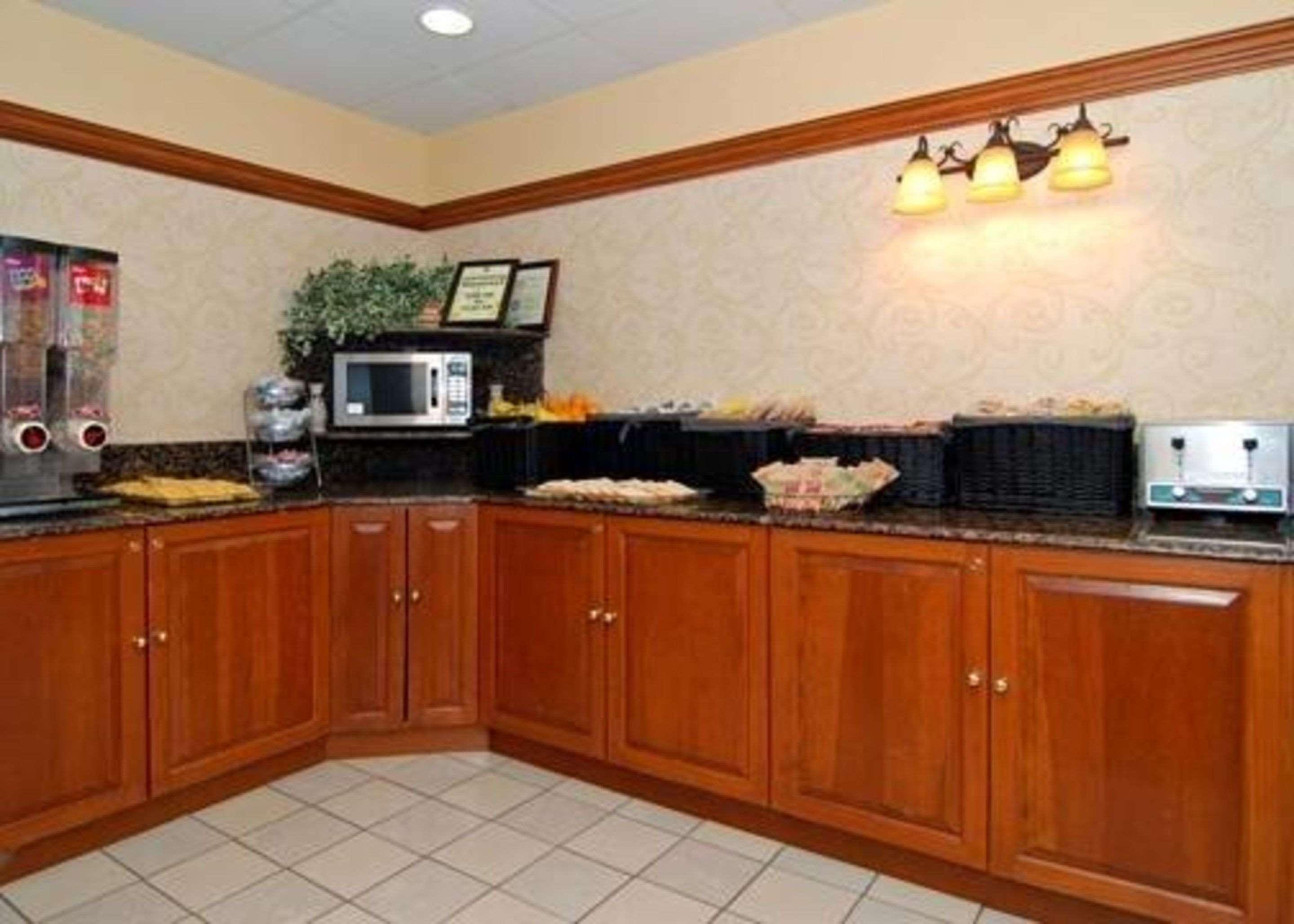 Quality Inn & Suites Bensalem Εξωτερικό φωτογραφία