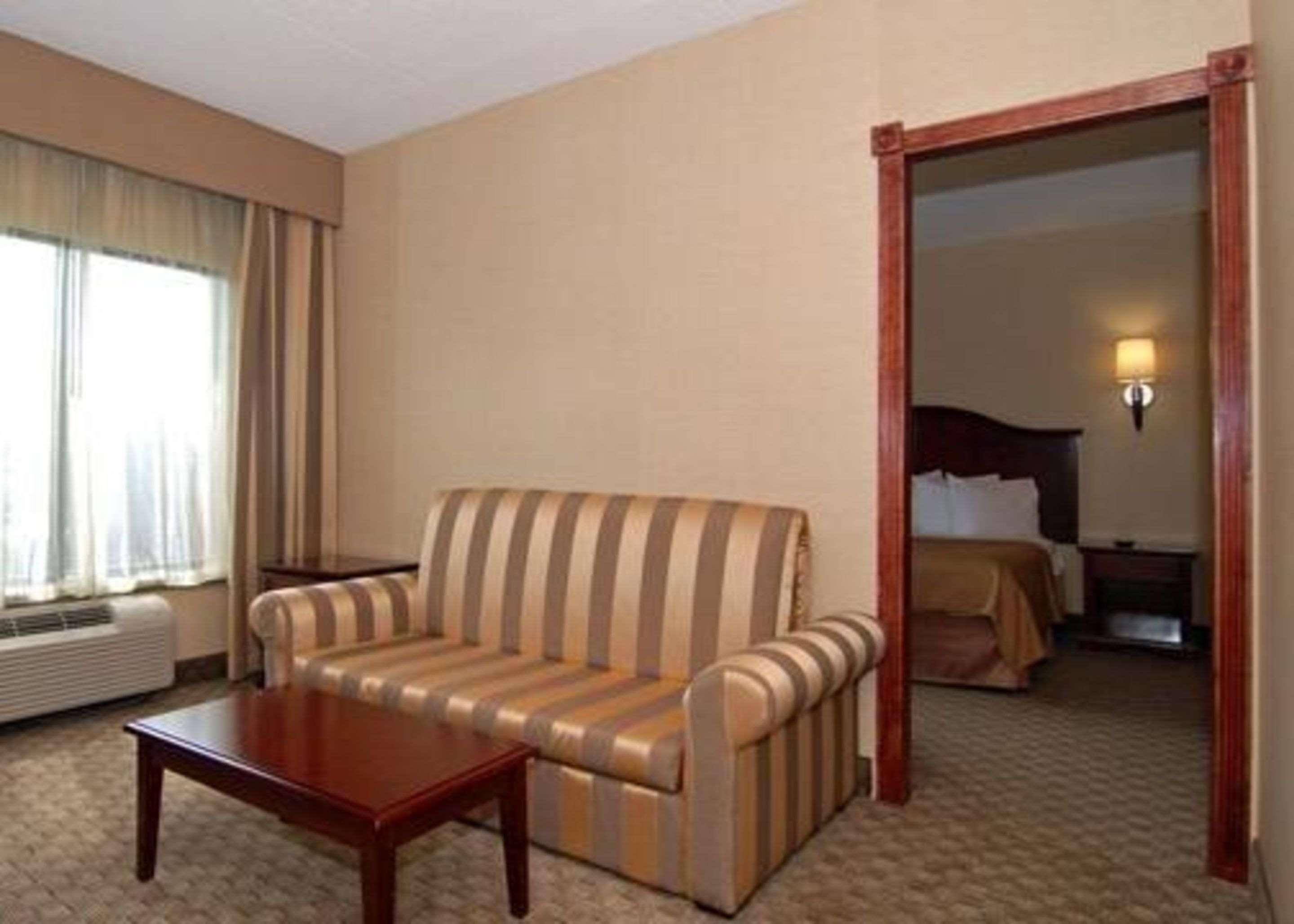 Quality Inn & Suites Bensalem Δωμάτιο φωτογραφία