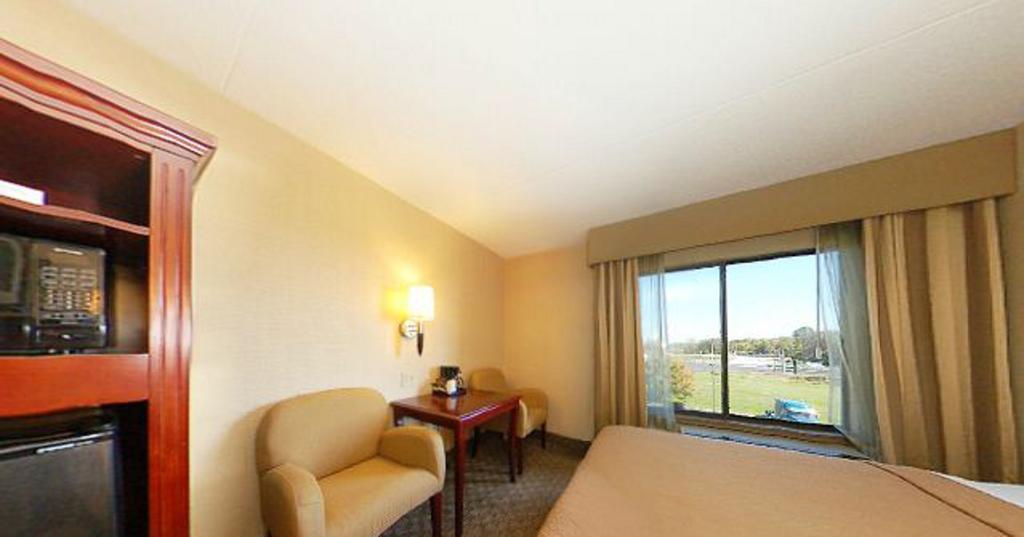 Quality Inn & Suites Bensalem Εξωτερικό φωτογραφία