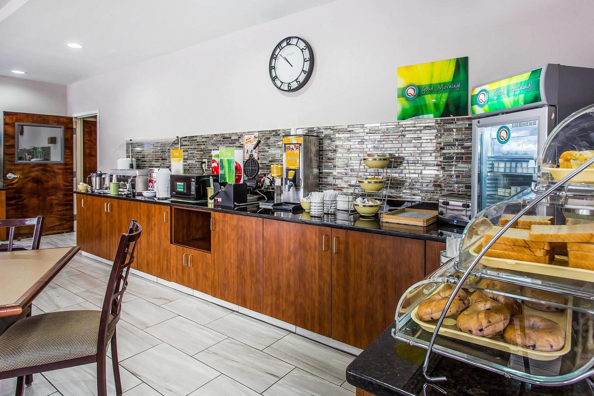 Quality Inn & Suites Bensalem Εξωτερικό φωτογραφία