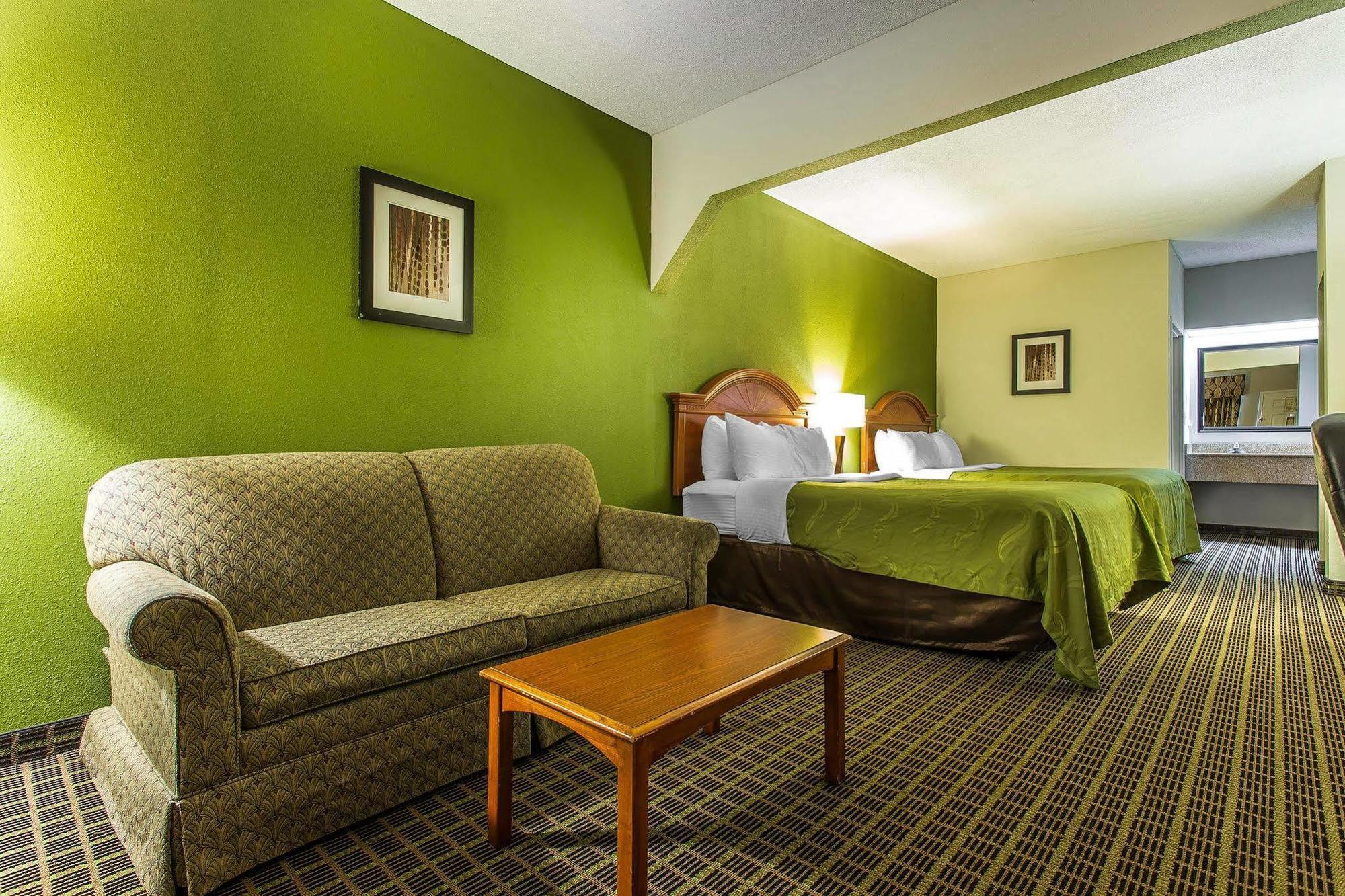 Quality Inn & Suites Bensalem Εξωτερικό φωτογραφία
