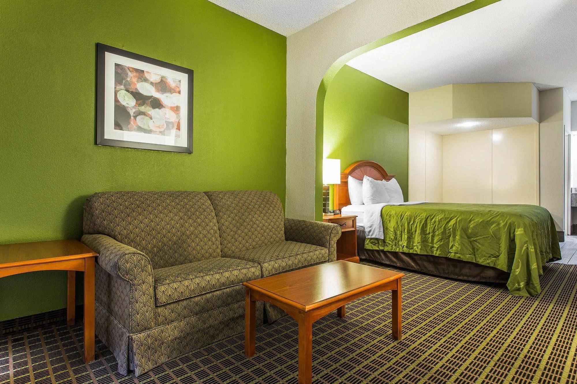 Quality Inn & Suites Bensalem Εξωτερικό φωτογραφία