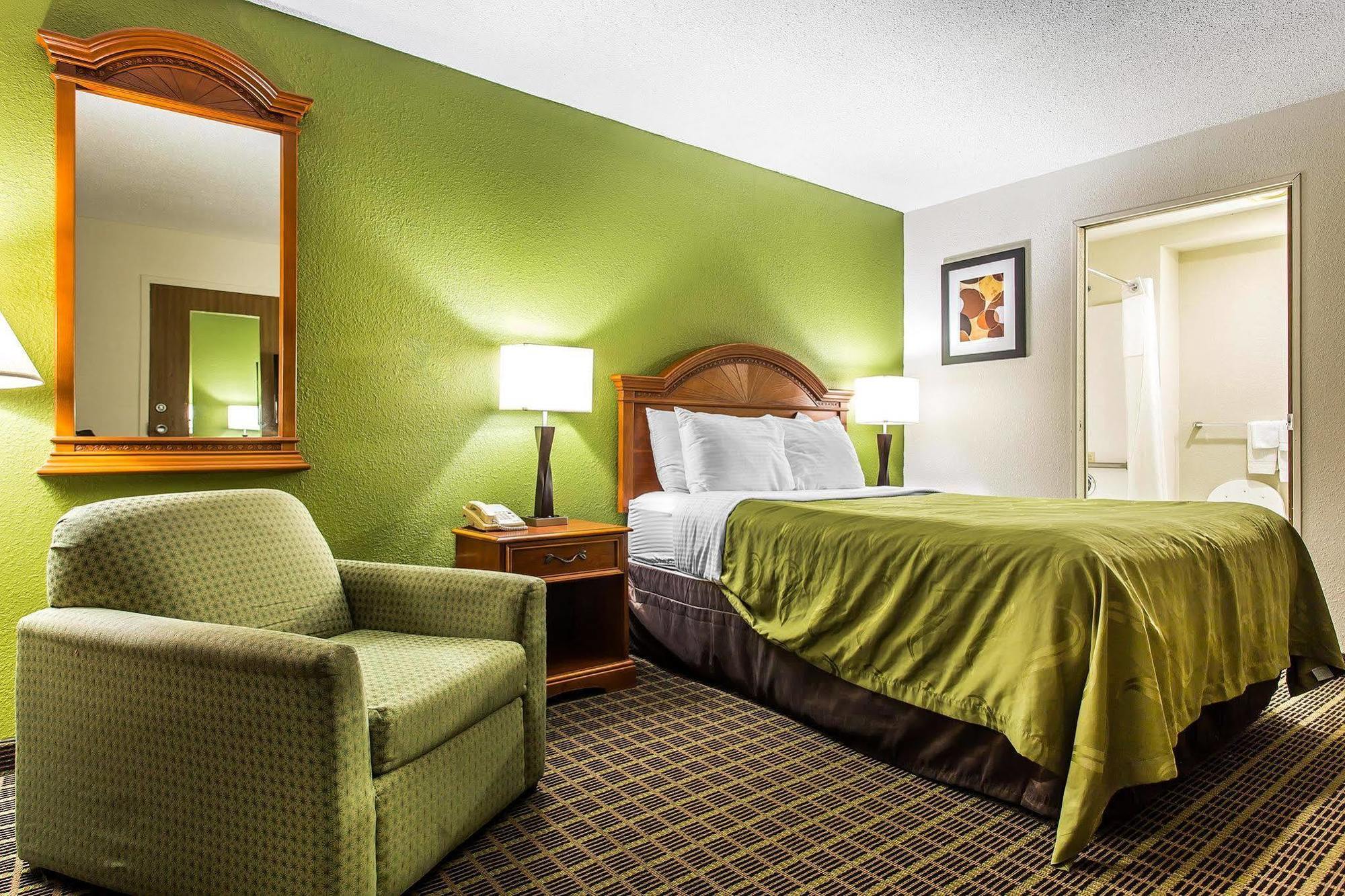 Quality Inn & Suites Bensalem Εξωτερικό φωτογραφία
